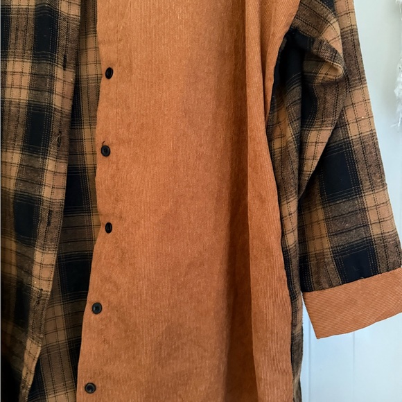 Work 1 time oversized button down - Picture 4 of 4